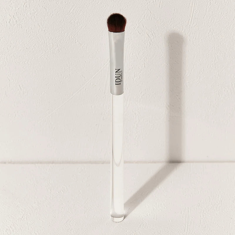 Idun mineral Precision Eyeshadow Brush ambiance