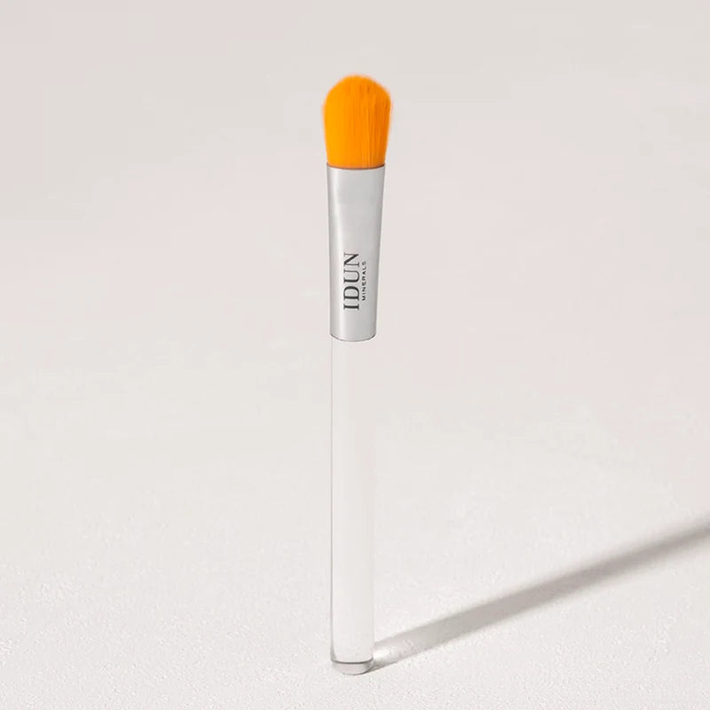 Idun minerals concealer brush ambiance