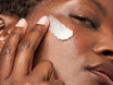 Image Skincare AGELESS+ Retinol - Overnight Masque 0.5% Retinol Complex 50g texture sur la peau