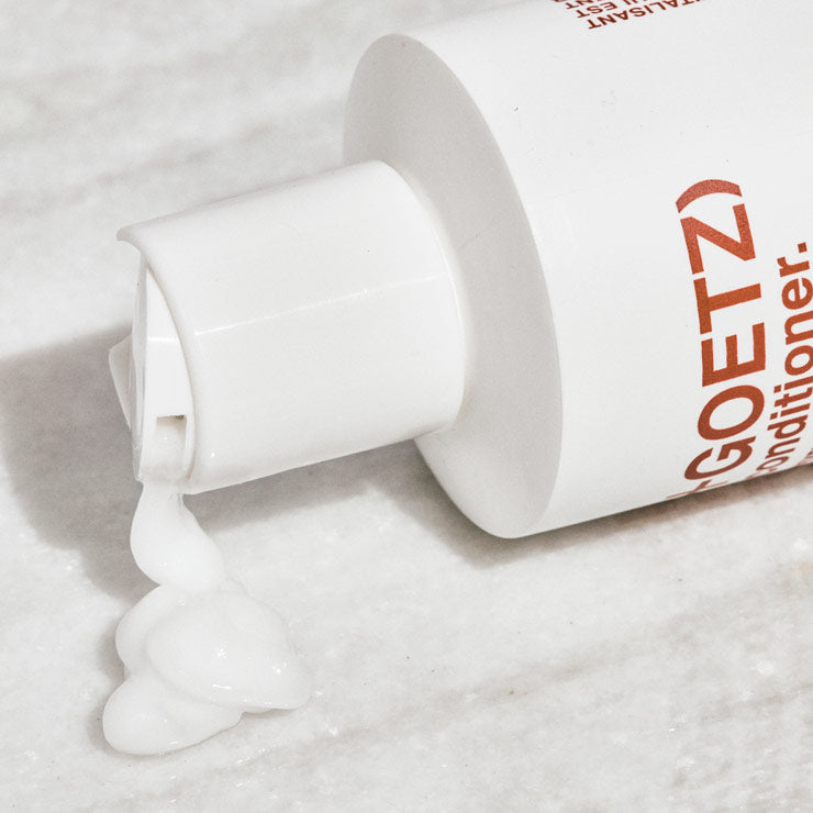 Malin+Goetz Cilantro Hair Conditioner texture flacon