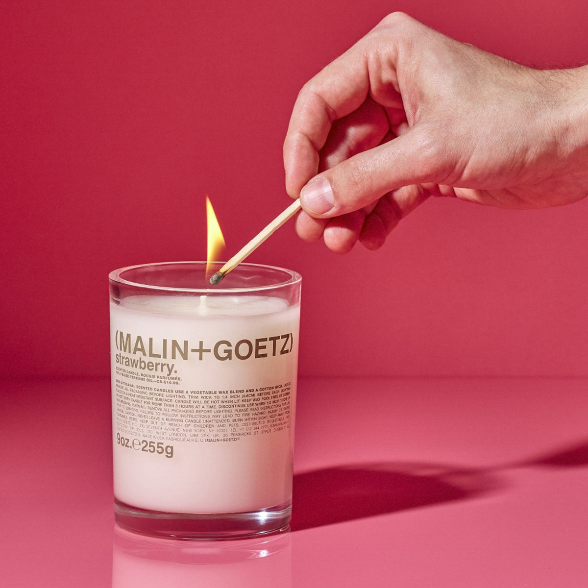 Malin+Goetz strawberry bougie parfumée allumage
