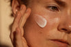 Alpha-H Balancing Cleanser appliqué sur la peau