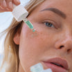 Alpha-H Vitamin B Serum application du sérum à la pipette
