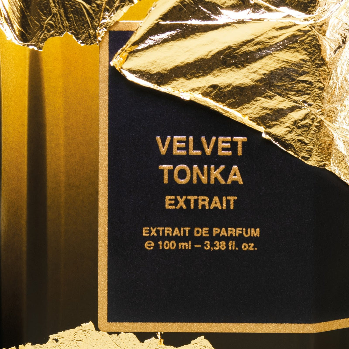 BDK Parfums Velvet Tonka Extrait étiquette du flacon en gros plan avec feuille d’or