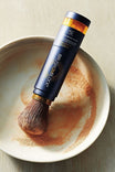 Brush on Block Touch Of Tan - Tinted Mineral Sunscreen SPF 30 ambiance