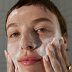 Dermalogica Daily Microfoliant mousse sur le visage