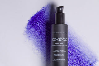 Oolaboo Blushy Truffle Platinum Shampoo avec trait de peinture violet
