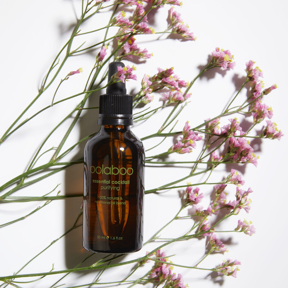 Oolaboo Essential Cocktail Purifying entre de petites fleurs roses