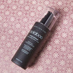 Oolaboo Moisty Seaweed 24 Benefits Instant Cure sur un imprimé floral rose