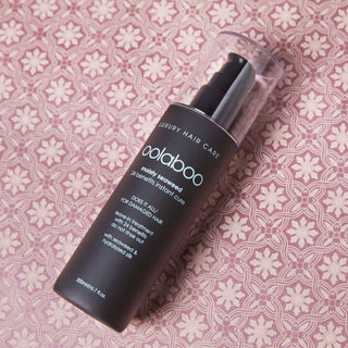 Oolaboo Moisty Seaweed 24 Benefits Instant Cure sur un imprimé floral rose
