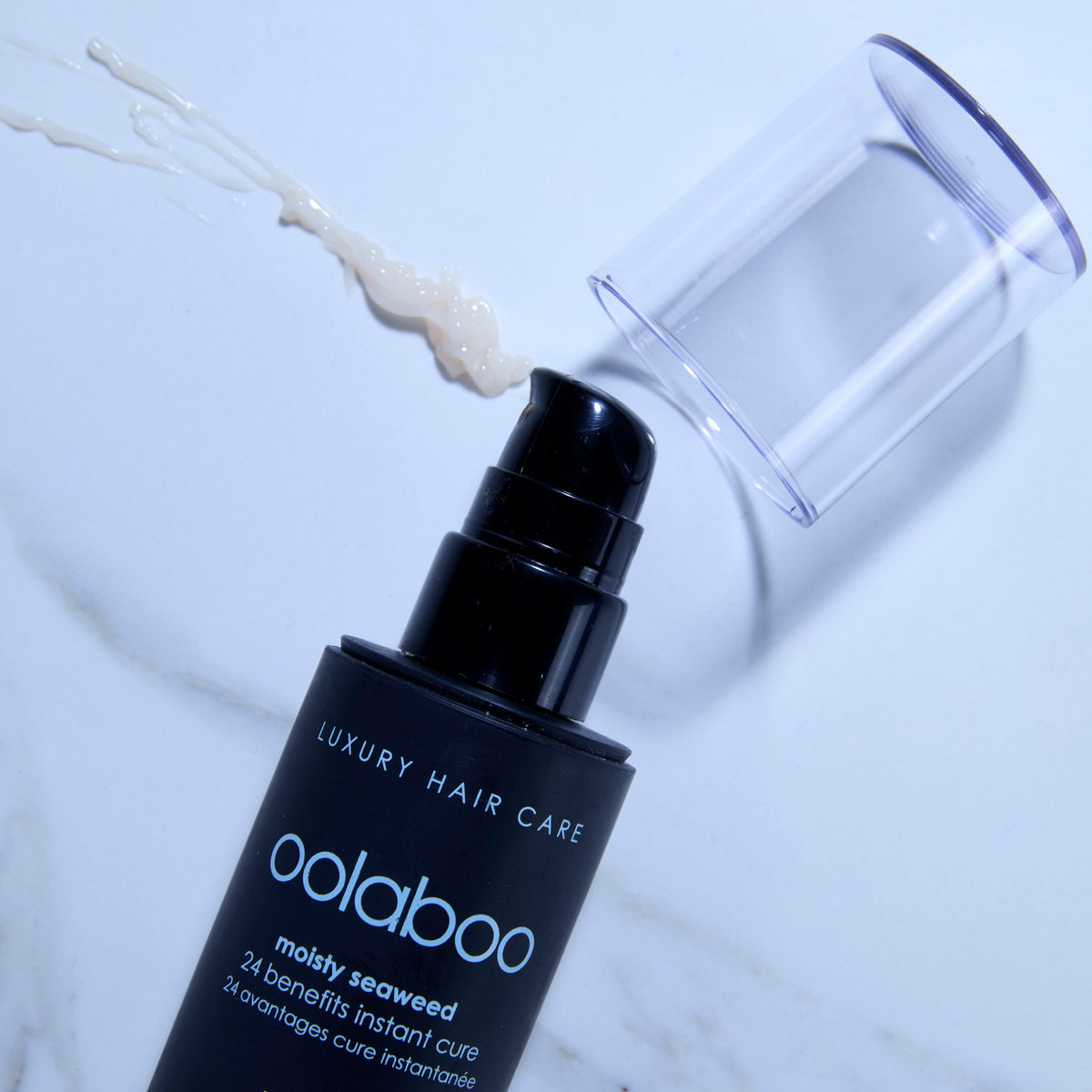 Oolaboo Moisty Seaweed 24 Benefits Instant Cure avec texture crème sur marbre