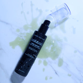 Oolaboo Moisty Seaweed Deep Hydrating Hair Bath op marmer met shampoo