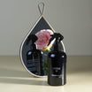 Oolaboo OOOO de Parfum Room Spray près d’un miroir avec une rose