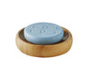 Oolaboo Super Foodies Face Cleansing Bar dans un porte-savon en bambou