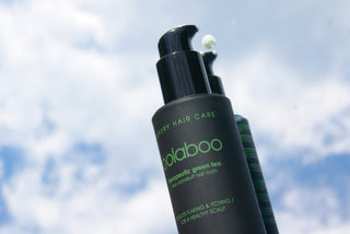 Oolaboo Therapeutic Green Tea Stop Dandruff Hair Bath tegen wolkenlucht