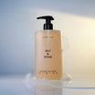 Salt & Stone Body Wash Saffron & Cedar flacon met schuim